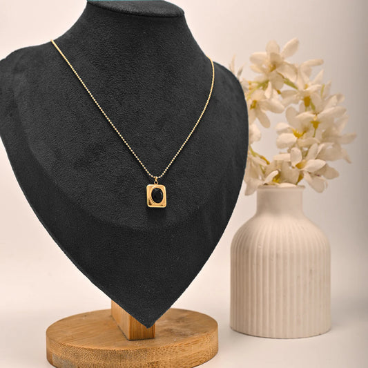 NOIR NECKLACE